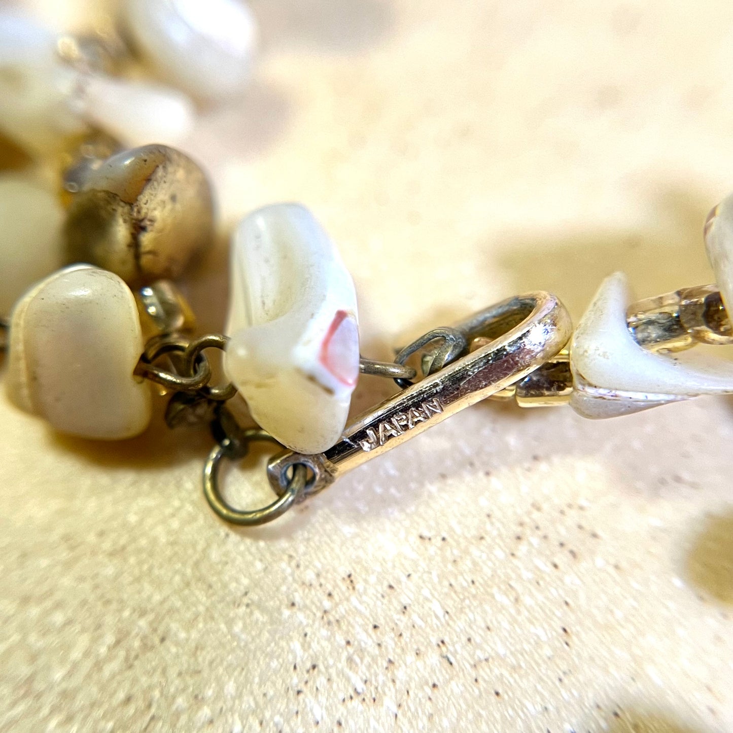 Vintage White & Gold Tone Mother of Pearl Choker Necklace