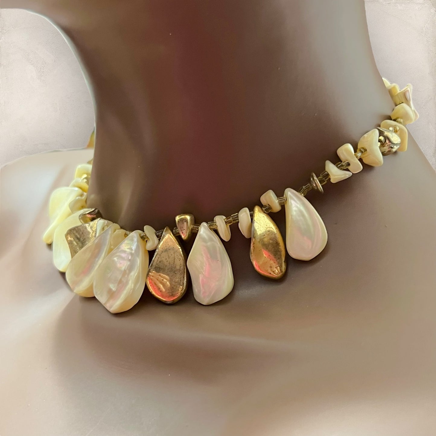 Vintage White & Gold Tone Mother of Pearl Choker Necklace