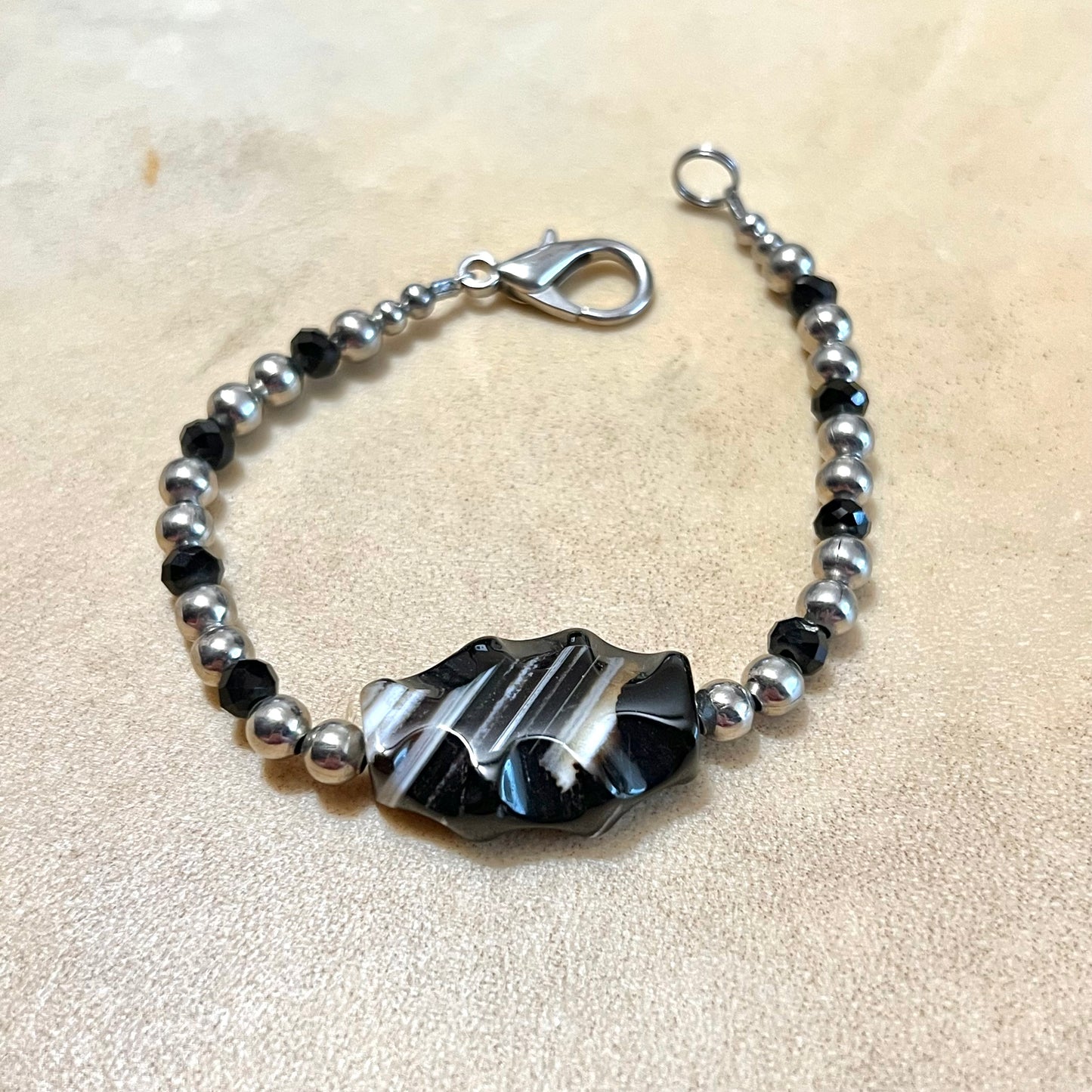 Black & White Agate Beaded Vintage Bracelet with Silver Tone Accents