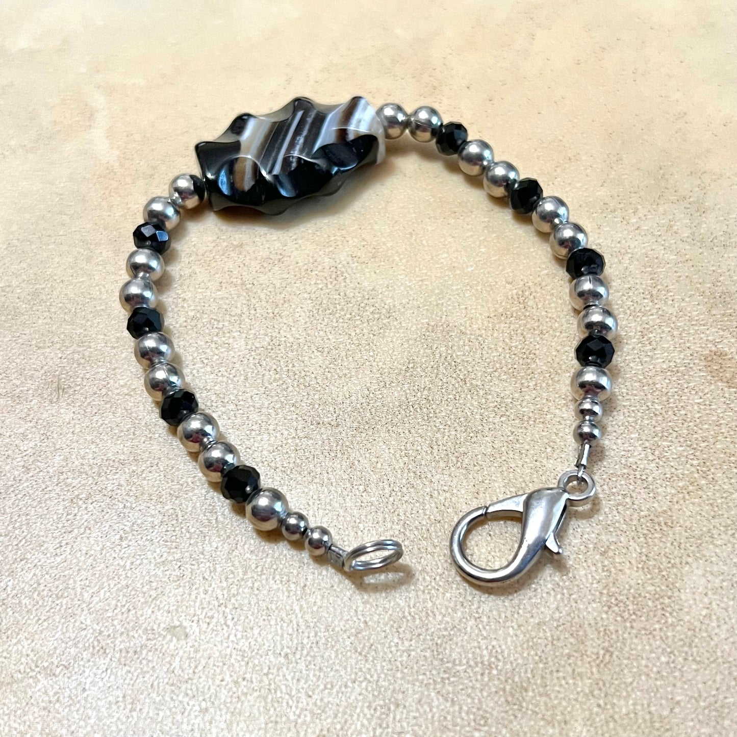 Black & White Agate Beaded Vintage Bracelet with Silver Tone Accents