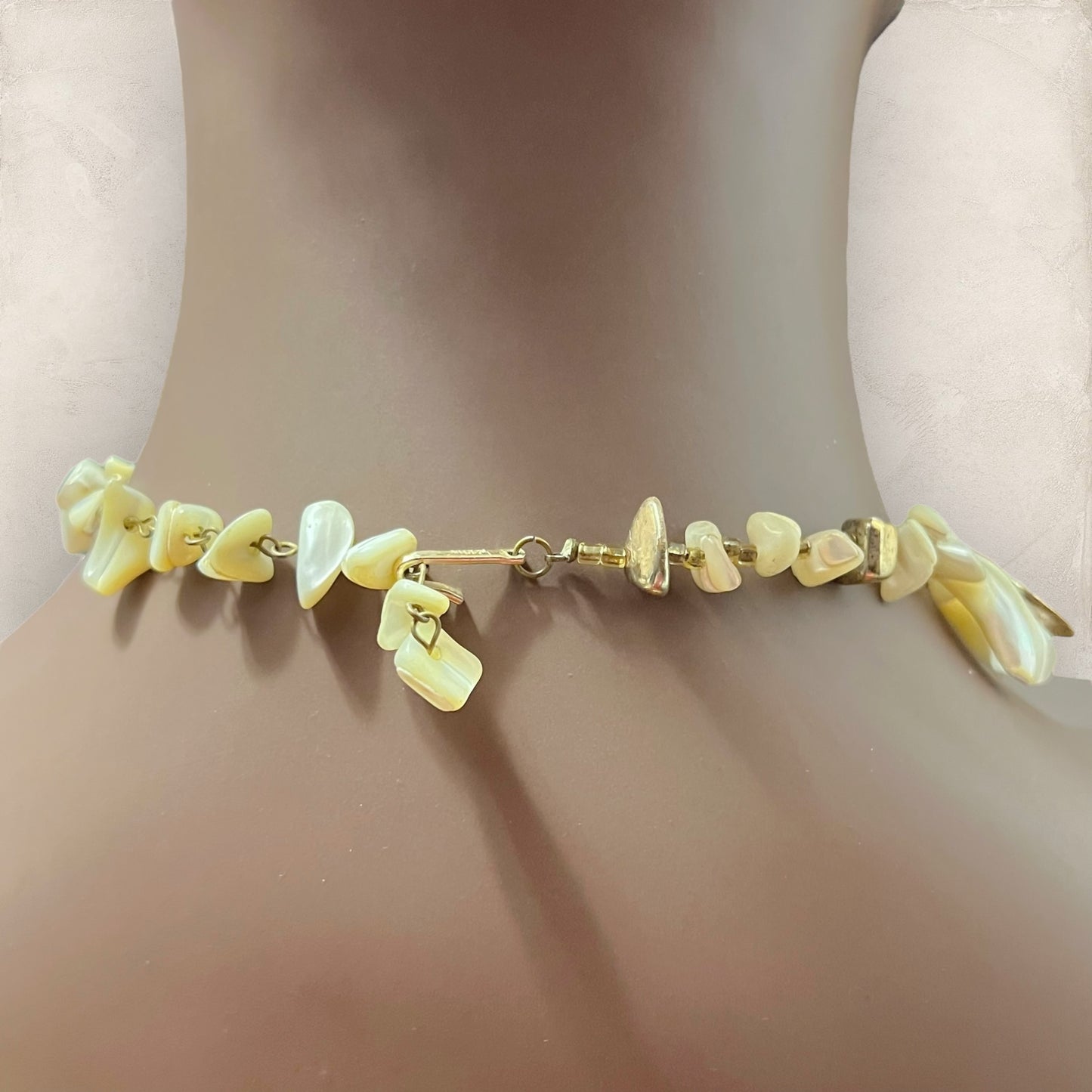 Vintage White & Gold Tone Mother of Pearl Choker Necklace