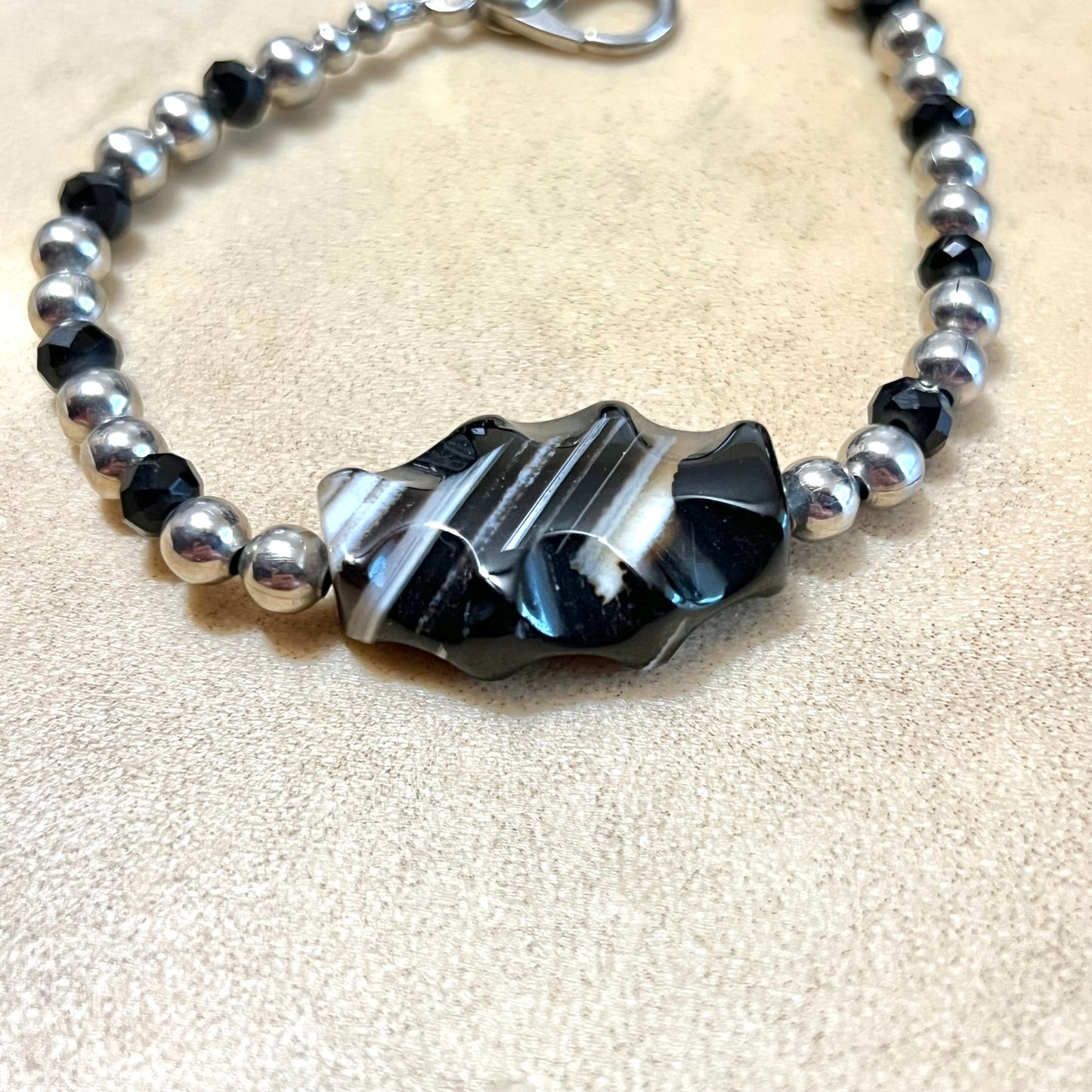 Black & White Agate Beaded Vintage Bracelet with Silver Tone Accents