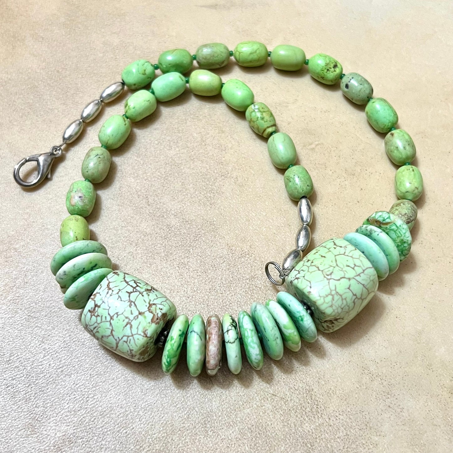 Spring Green Chunky Magnesite Beaded Necklace in Silver Tone - Vintage