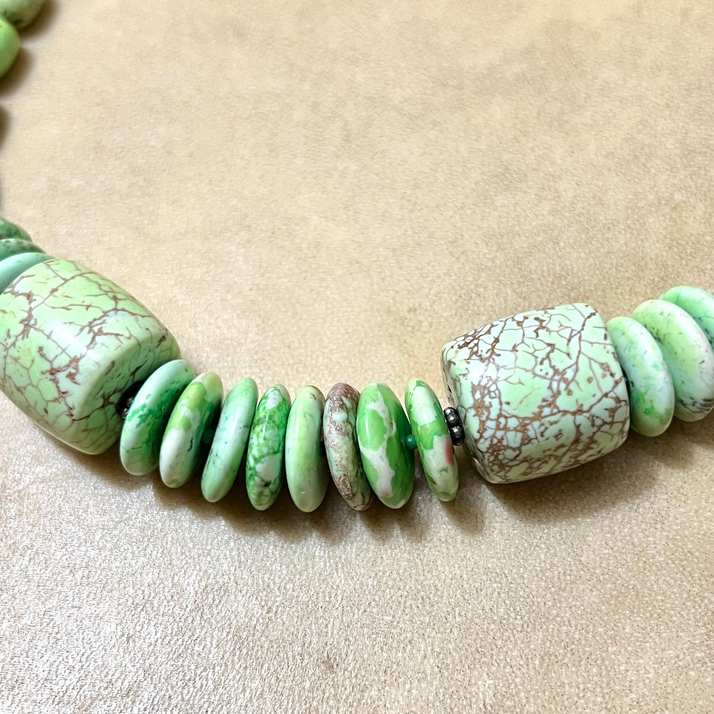 Spring Green Chunky Magnesite Beaded Necklace in Silver Tone - Vintage