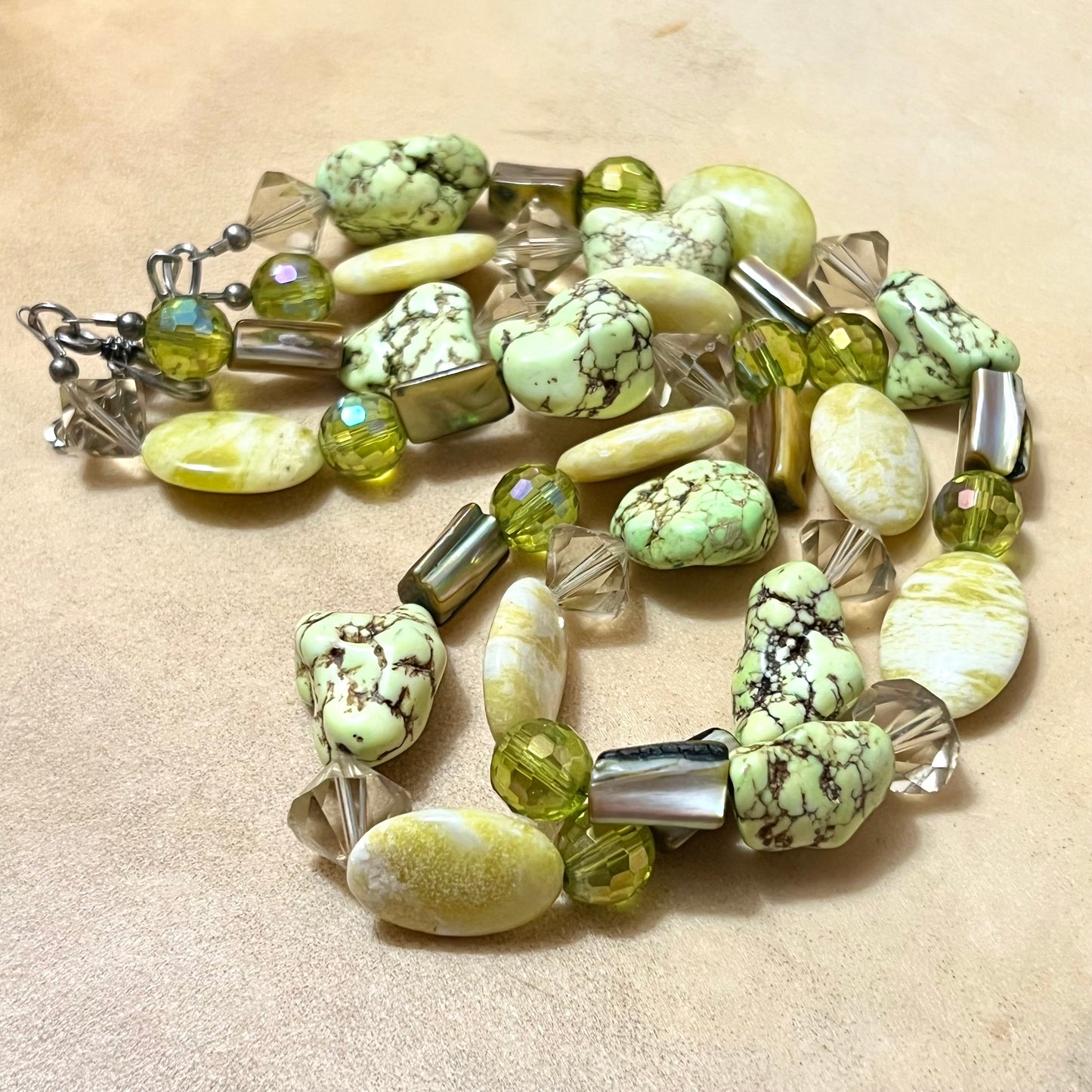 Spring Green Vintage Beaded Necklace with Magnesite & Serpentine