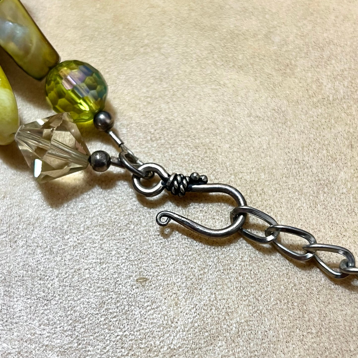 Spring Green Vintage Beaded Necklace with Magnesite & Serpentine