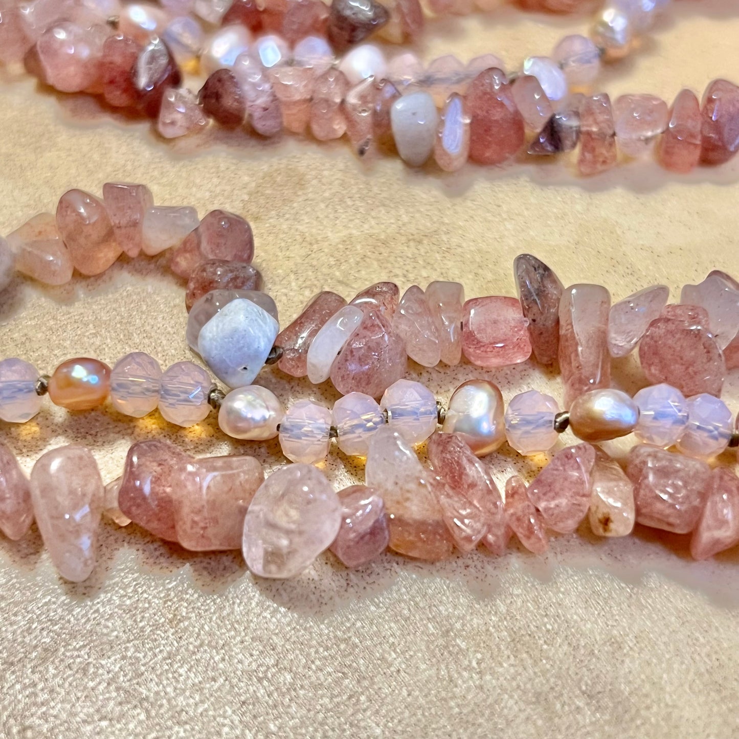 Strawberry Quartz Chip Multi Strand Vintage Beaded Necklace in Gold Tone with Pearl & Glass