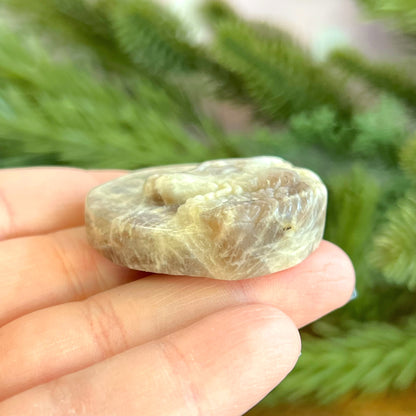 Belomorite Sunstone in Moonstone Wolf Carved Crystal Cabochon