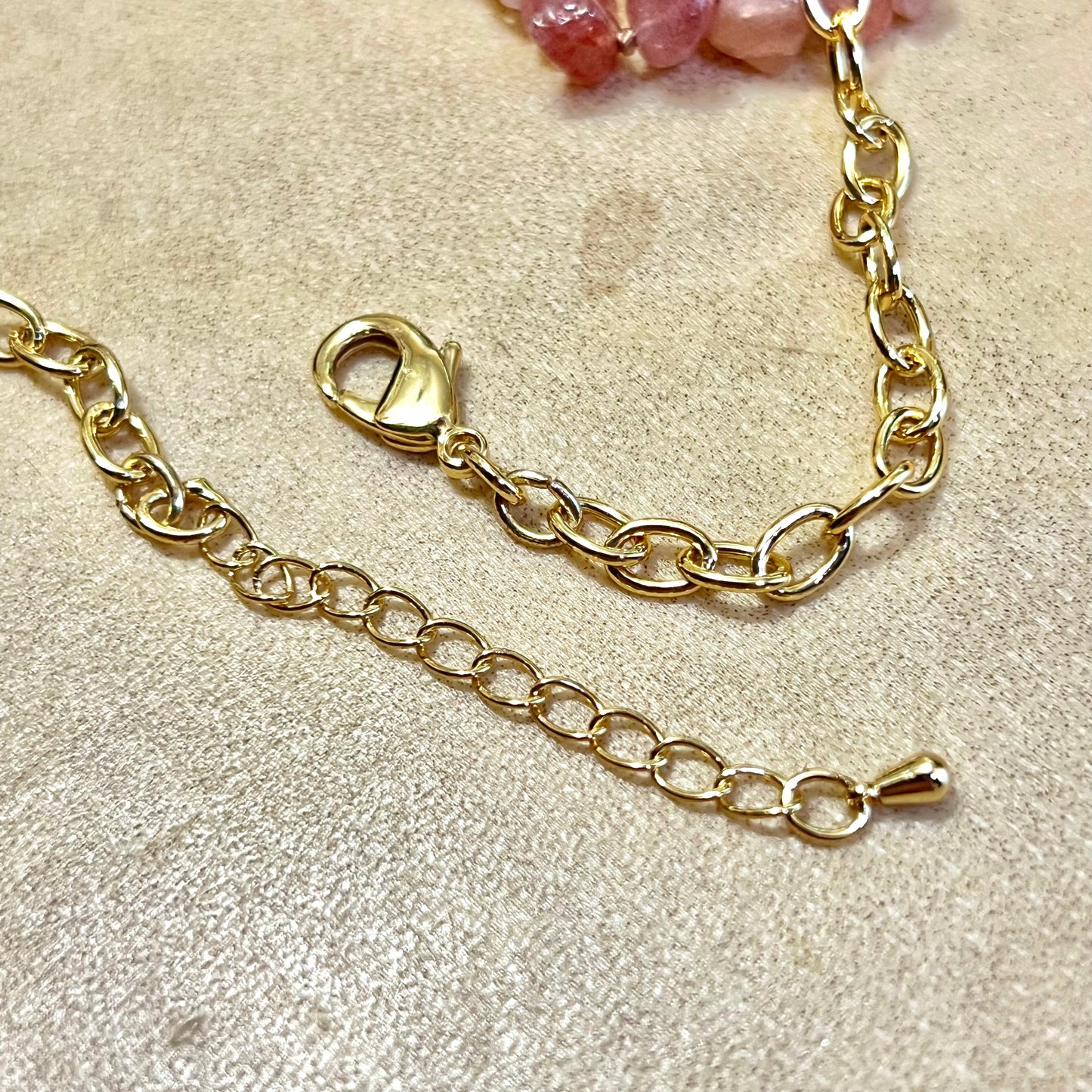 Strawberry Quartz Chip Multi Strand Vintage Beaded Necklace in Gold Tone with Pearl & Glass