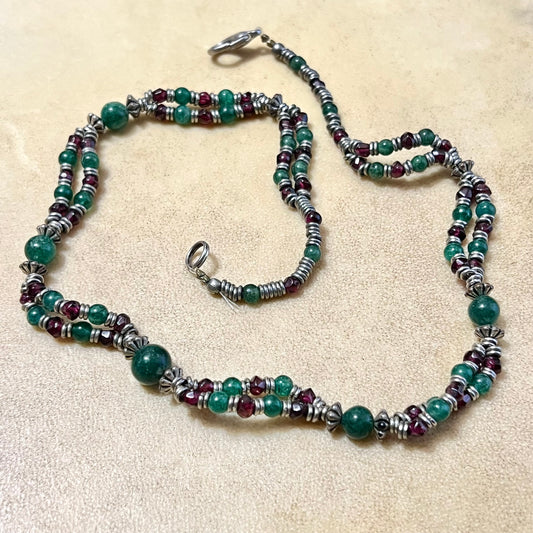 Green Aventurine & Garnet Vintage Beaded Choker Necklace