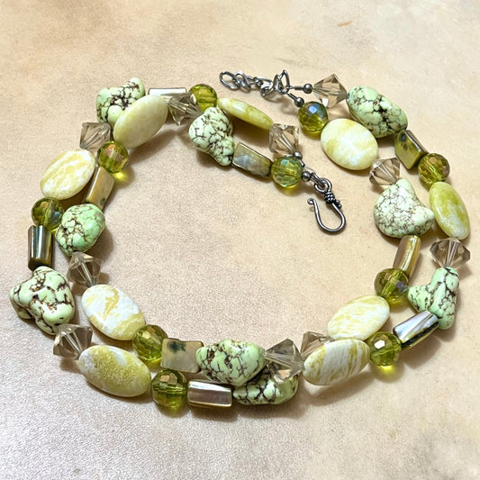 Spring Green Vintage Beaded Necklace with Magnesite & Serpentine